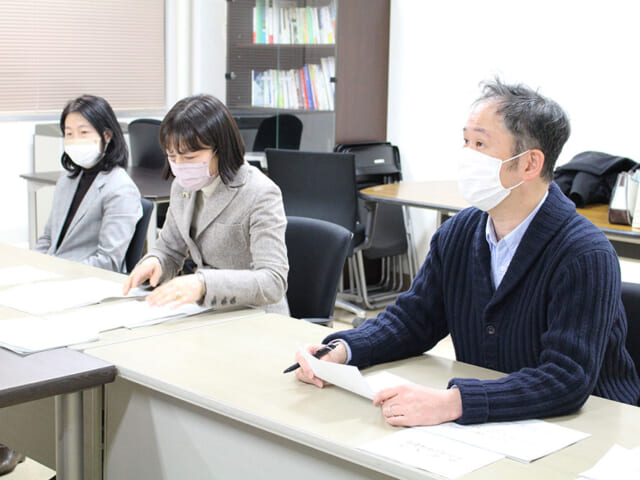 左から宋准教授、郡機構長、岡﨑副機構長(司会)